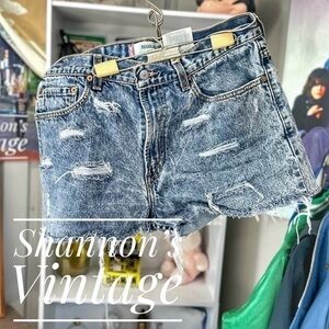 Furst of a Kind Levi’s 505 sz 33 distressed shorts A18